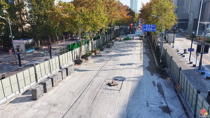 泉城路石材“换新装”：提升道路品质 守护城市记忆