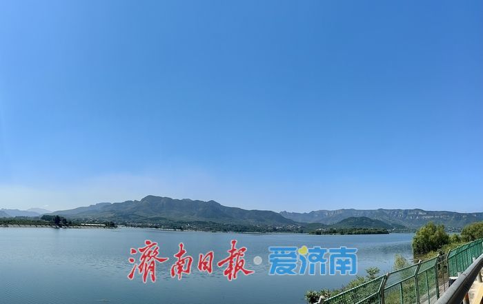 一年四季 泉在济南丨初秋卧虎山水库：山水相映成画 秋韵惹人醉