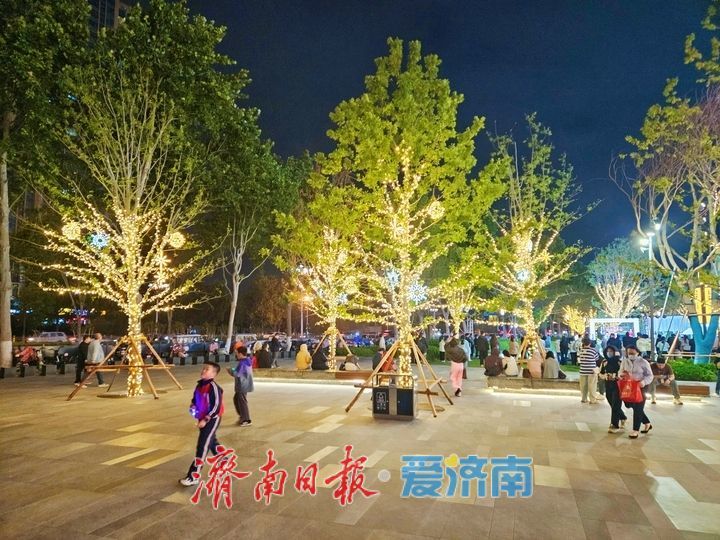 济南商圈夜景璀璨 激活夜间消费活力
