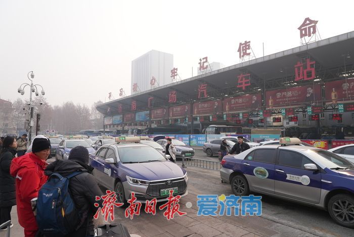 “车等客”即来即走，济南火车站“打的”不拥堵