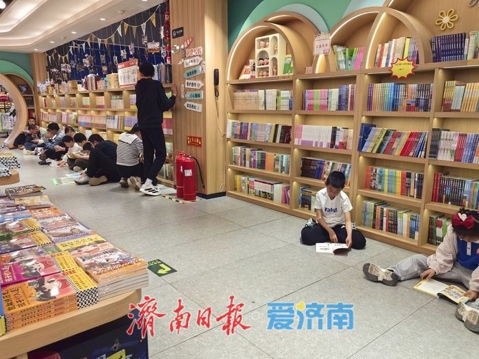 书香浸润周末亲子时光