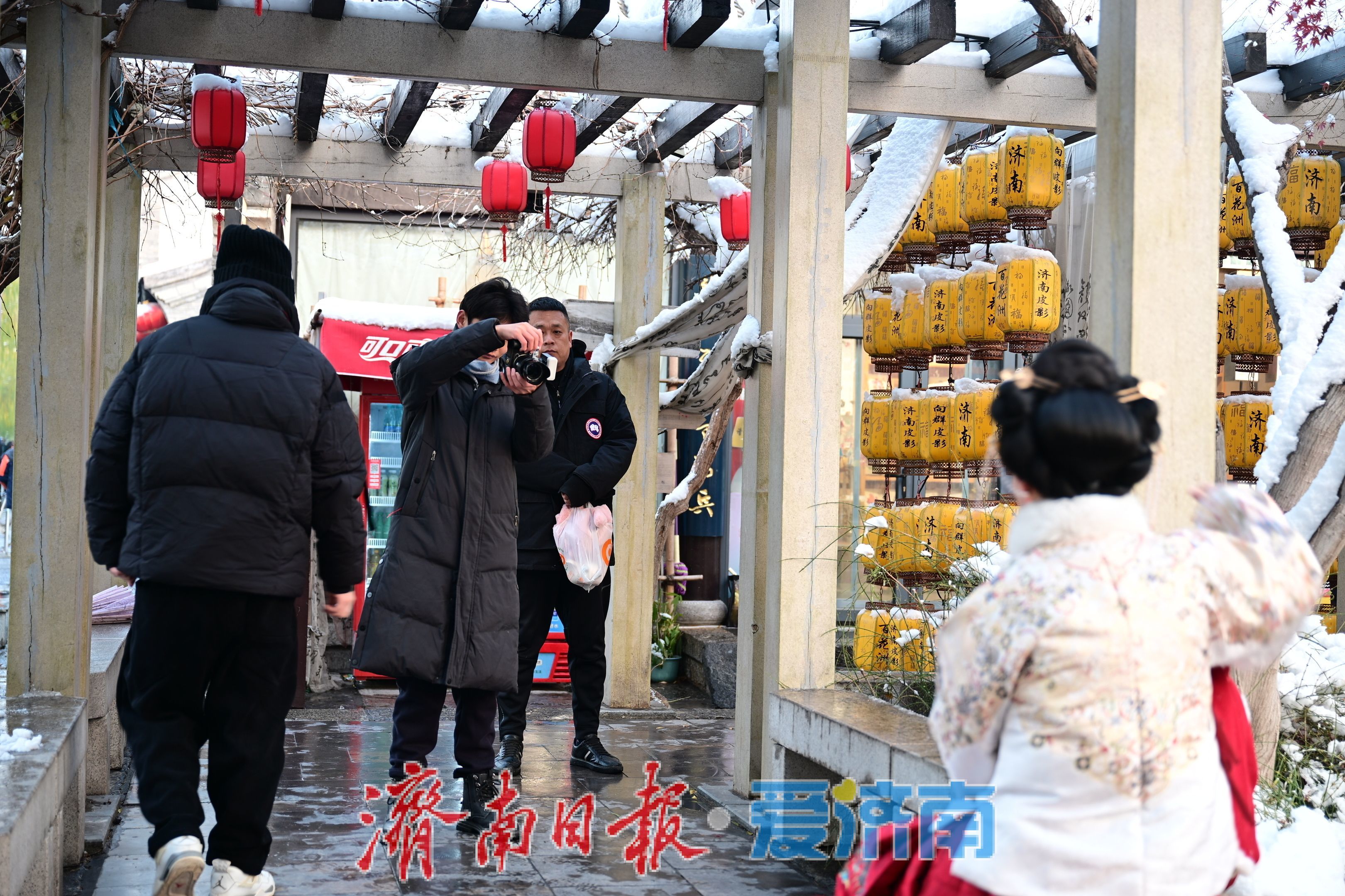 雪落曲水亭，汉服踏冬来