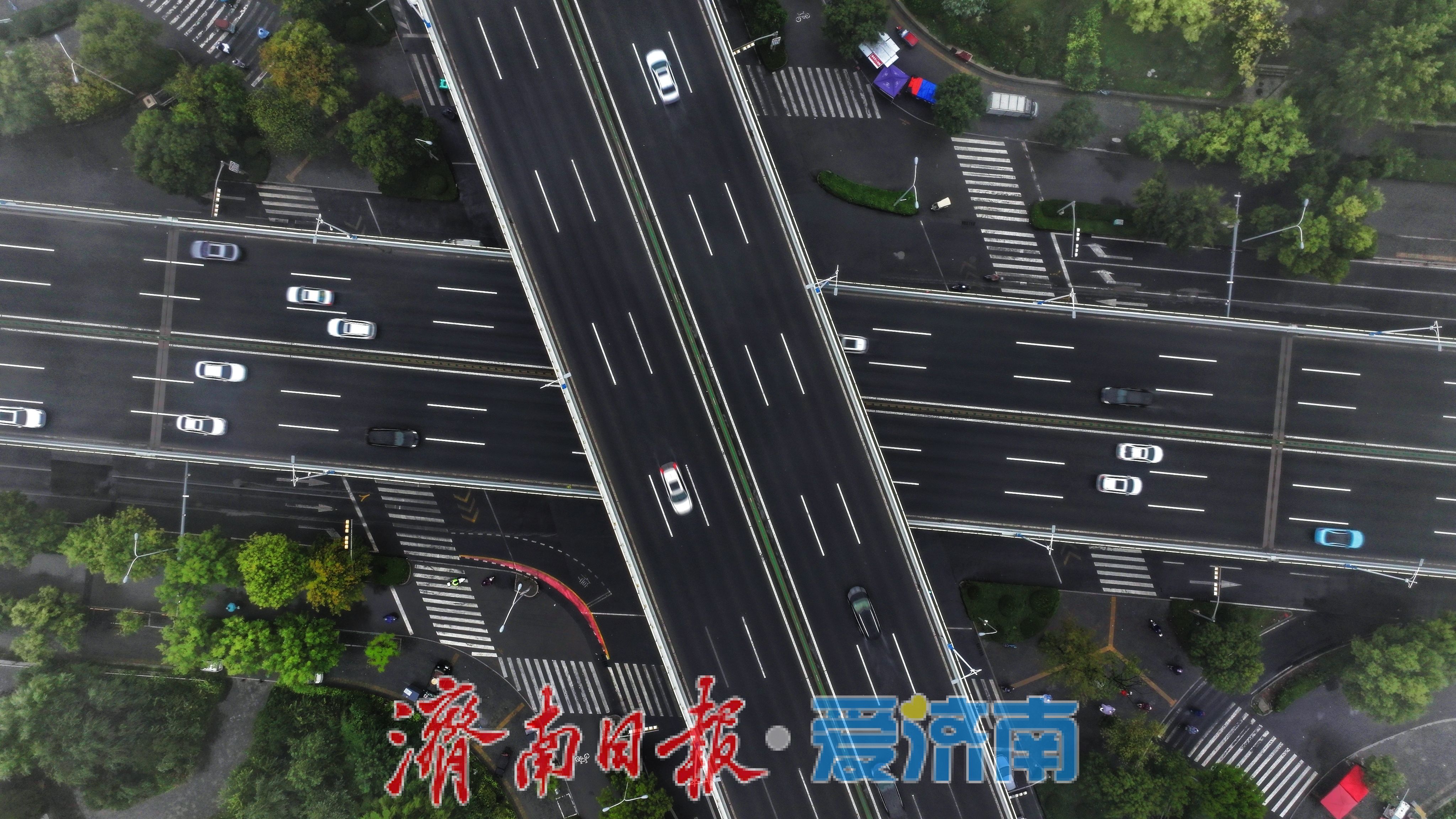 节后首日上班遇雨交通繁忙 未来几日阴雨持续需注意出行安全