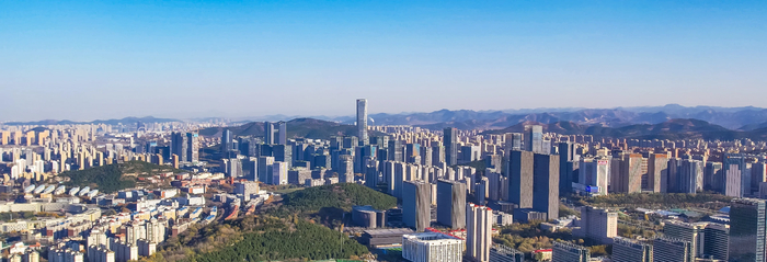 一年四季 泉在济南丨冬日“泉城蓝”如洗，济南城市天际线邂逅晴空之美