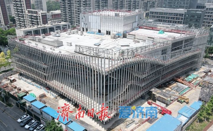 济南中央商务区艺术剧院项目外立面玻璃幕墙安装正式启动