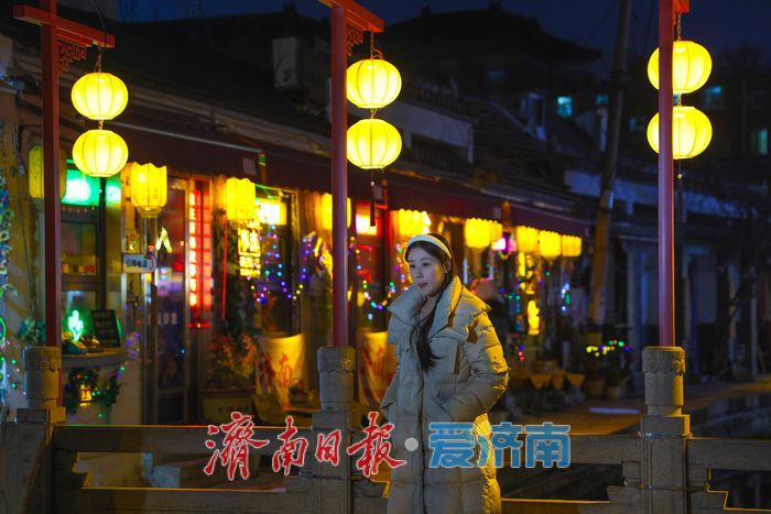 古桥披上喜庆盛装 济南明府城年味渐浓