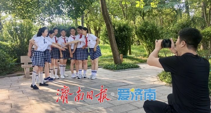 一年四季 泉在济南丨定格青春记忆 泉城公园现创意毕业照