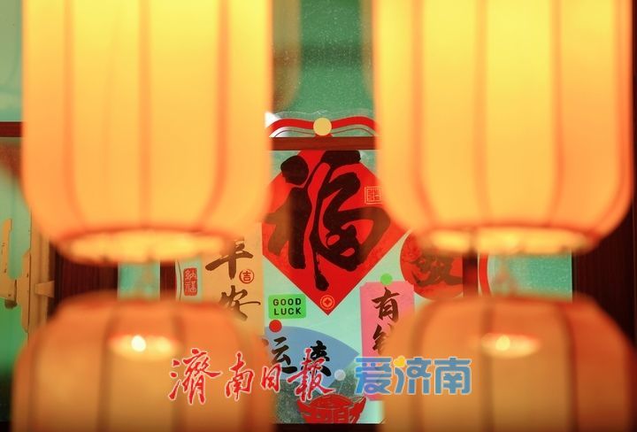 鱼灯巡游映曲水，清照舞韵醉泉城