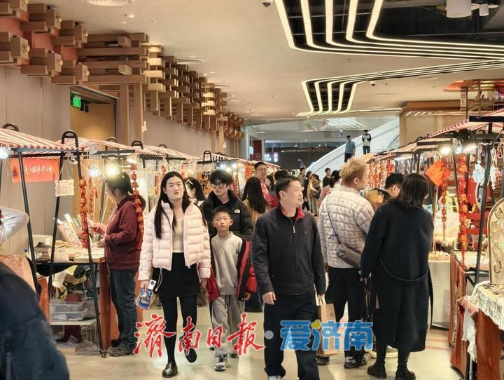 新春市集火爆登场，市民乐享文化盛宴