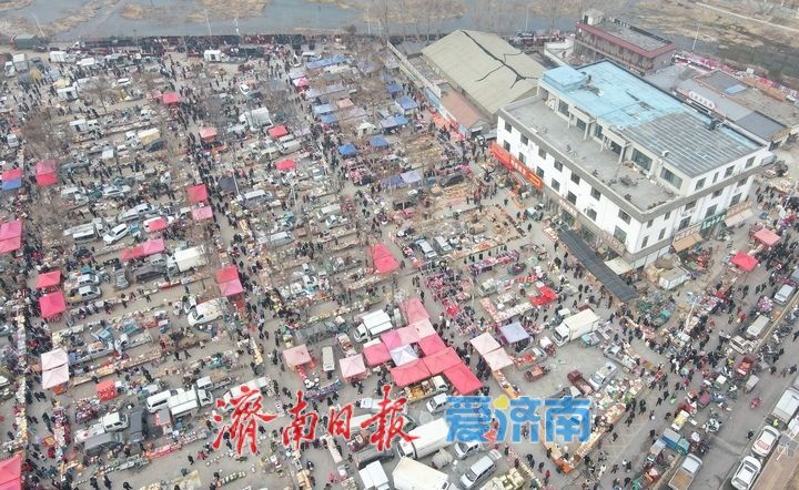 腊月年集人气旺，仲宫大集年味浓