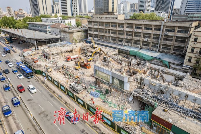 济南火车站南广场改造加速推进，天龙大厦拆除进入收尾阶段