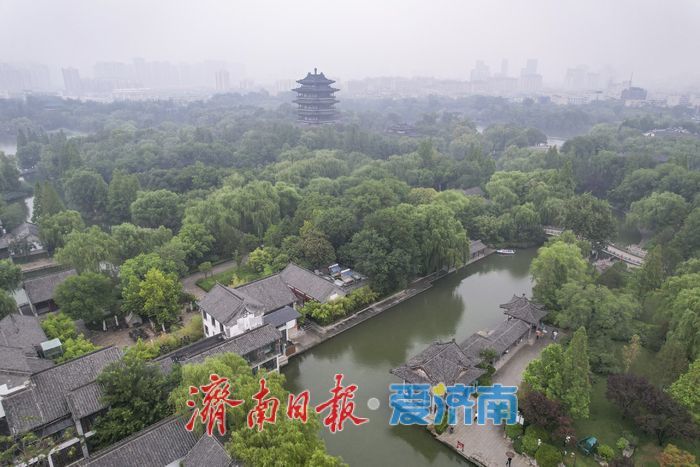 一年四季 泉在济南丨烟雨润泉城，水墨染湖色
