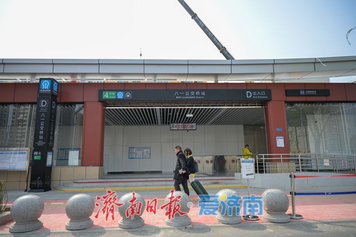 闲置空地变身便民车位 八一立交桥站“一站一策”疏解停车难