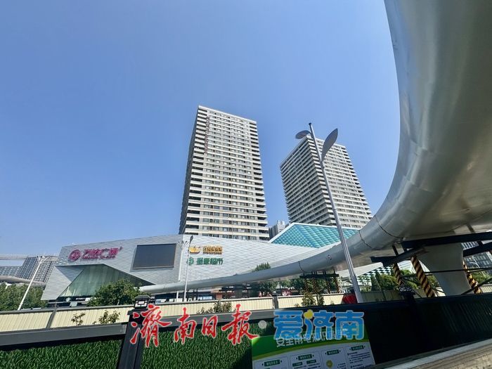 高新万达人行天桥现雏形 预计七月完工投用