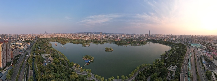一年四季 泉在济南丨大明湖唯美晚霞 鎏金暮色醉煞游人