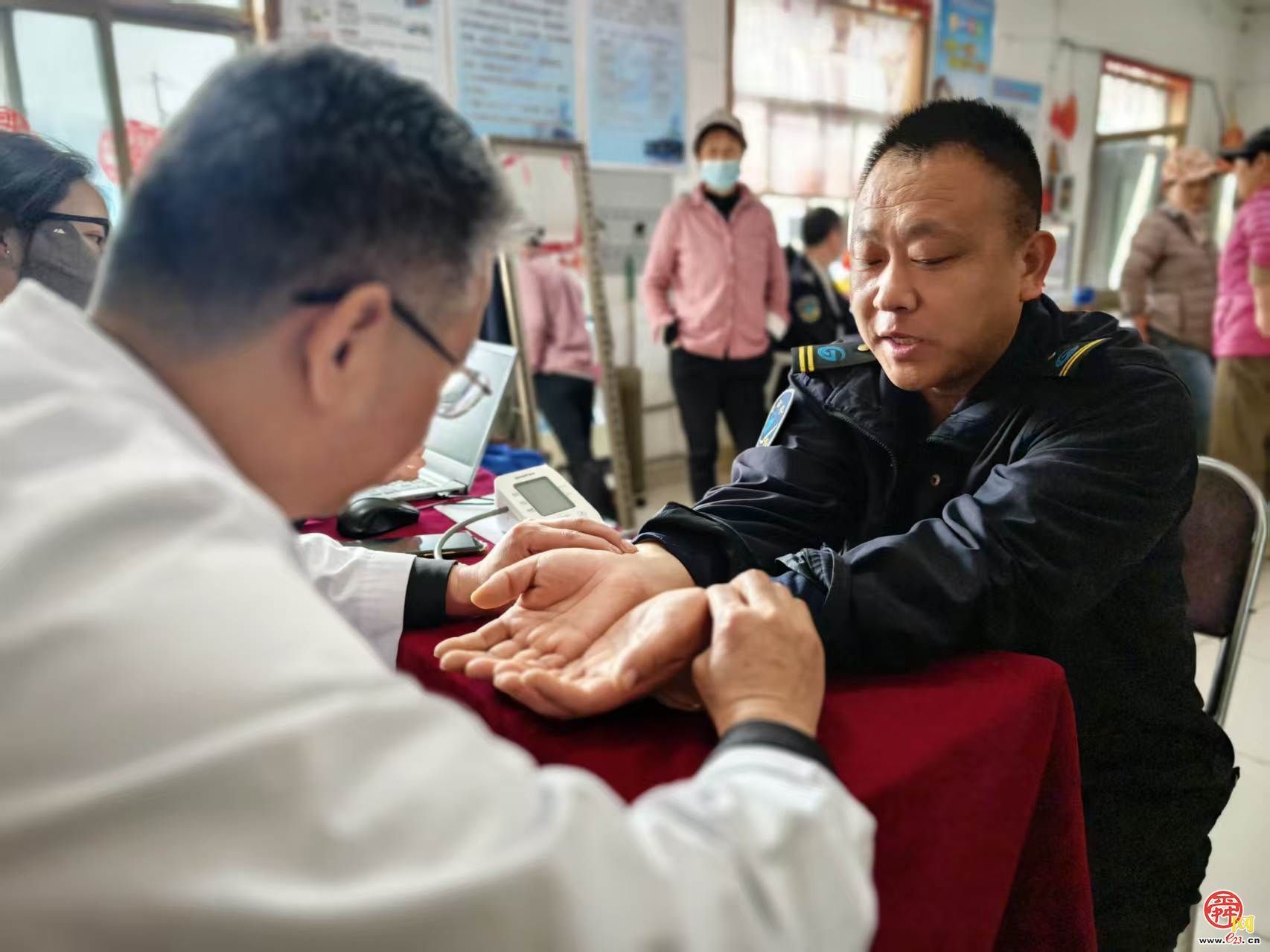 中医护航进公交 康健同行暖人心