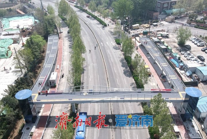 “U”形长步梯搭配直梯，二环南路新建过街天桥亮相