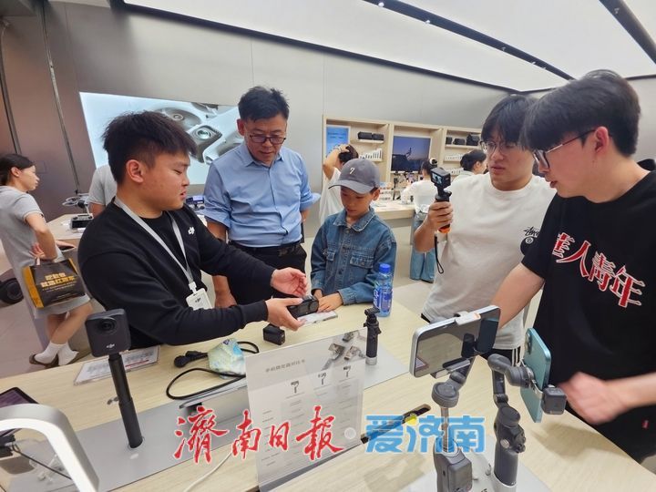 国潮数码强势出圈 “中国智造”引爆消费市场