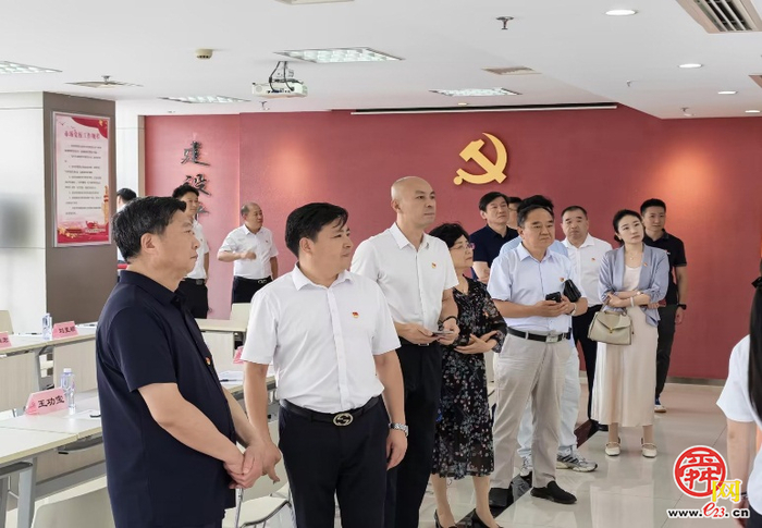 济南市商业联合会赴泺口服装公司开展党建主题交流活动