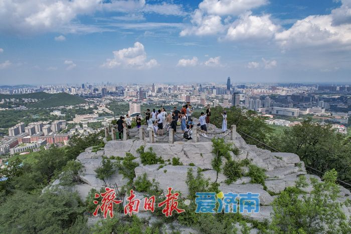 一年四季 泉在济南丨雨霁云开登高望远，千佛山上风景独好