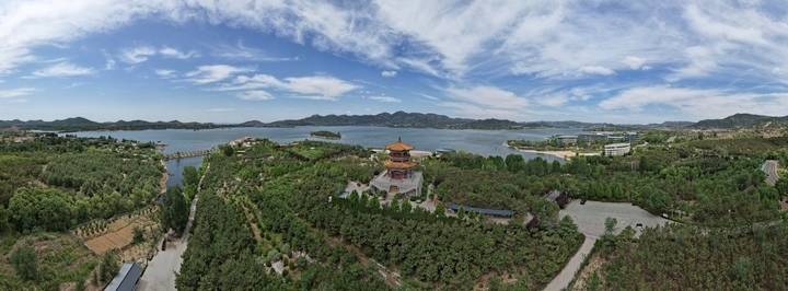 雪野湖夏日湖光映碧天 市民游客乐享清凉时光