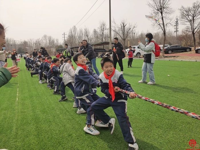 植绿·护绿——济南市经十一路小学四（7）中队开展实践活动