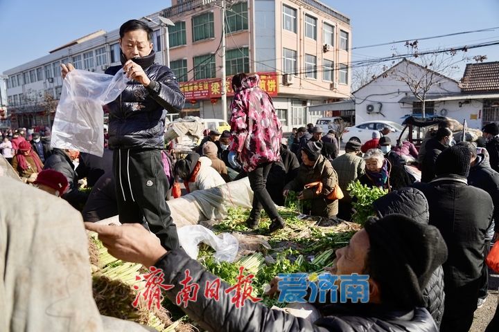赶大集 品年味 感受人间“烟火气”