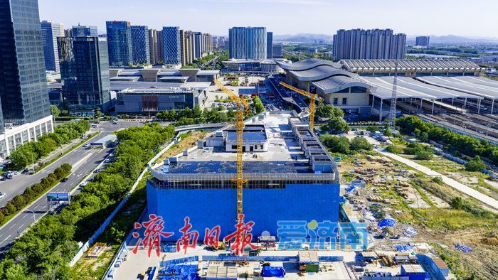 新节点！济南西客站片区重点配套项目停车楼主体顺利封顶
