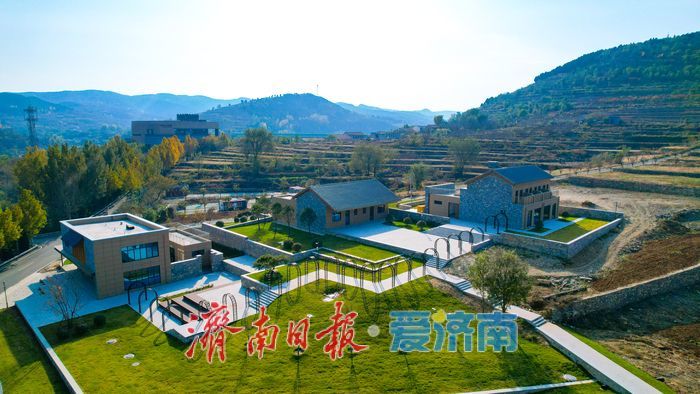 锦阳关齐长城遗址：秋日古垣映彩叶 千年雄关展新颜