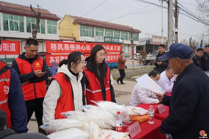 章丘区“新时代文明实践大篷车”走进高官寨街道