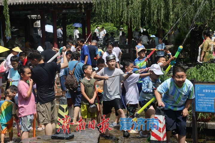 一年四季 泉在济南｜高温酷暑难耐 五龙潭泉水戏水觅清凉