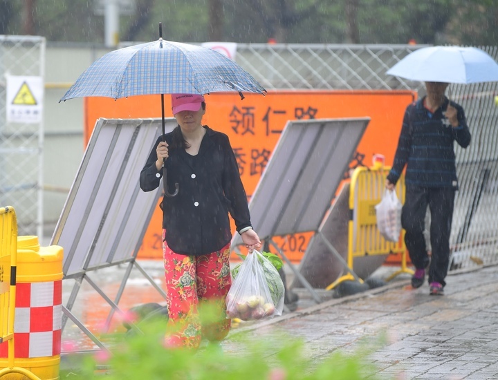 夏日雨蒙蒙，高温暂挥别
