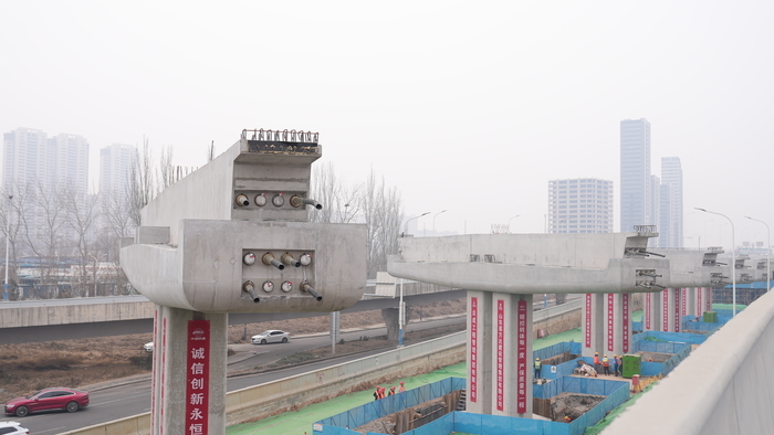济南工业北路快速路东延工程有新进展，山东首例盖梁转体工艺落成