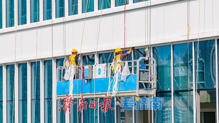西客站B-3地块建设提速 核心建筑封顶 超高层加速推进