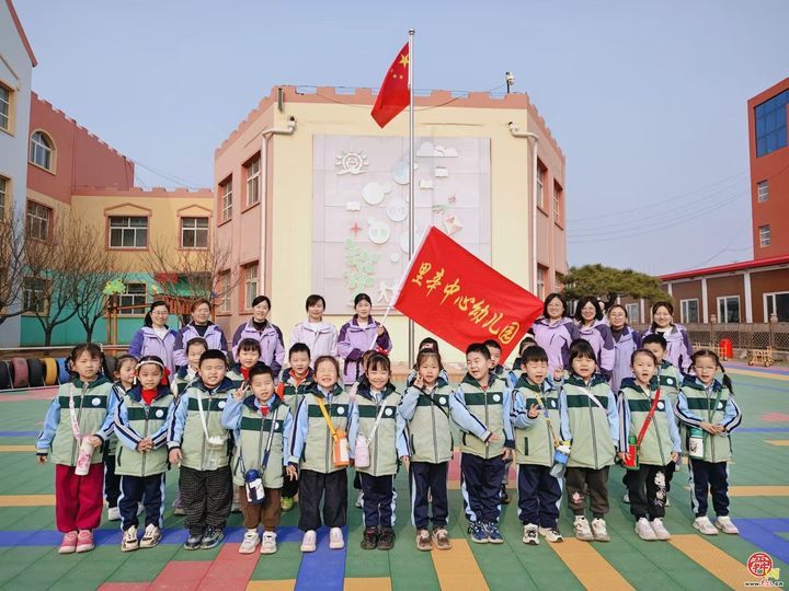 “‘植’一抹新绿  寄一份希望”里辛中心幼儿园走近棋山植树节实践活动