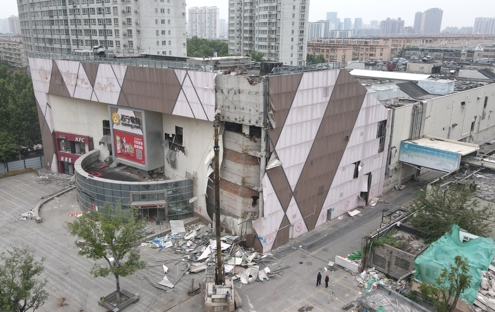 济南第一家大润发开始拆除作业