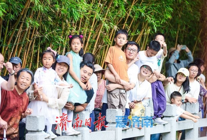 一年四季 泉在济南丨劈波斩浪，端午节龙舟竞渡大明湖