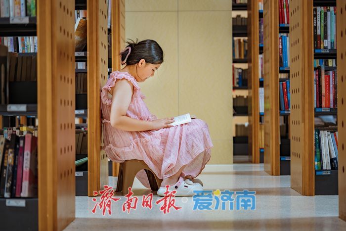一年四季 泉在济南丨泉城书香伴夏长，暑期图书馆成孩子们的“书香乐园”