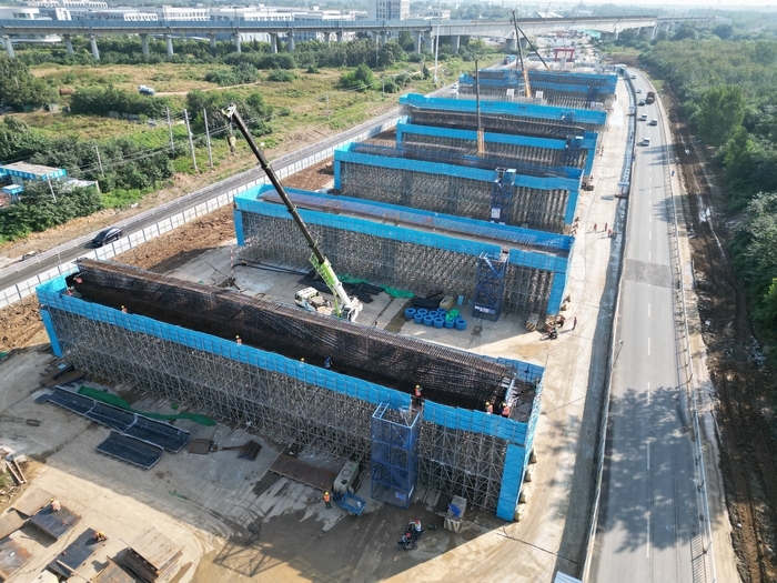 济南工业北东延新进展：三工区管段内主线高架桥盖梁施工全部完成