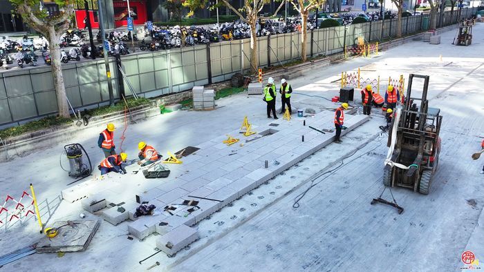 泉城路石材“换新装”：提升道路品质 守护城市记忆