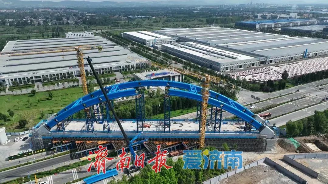 济枣铁路全线首座系杆拱桥合龙