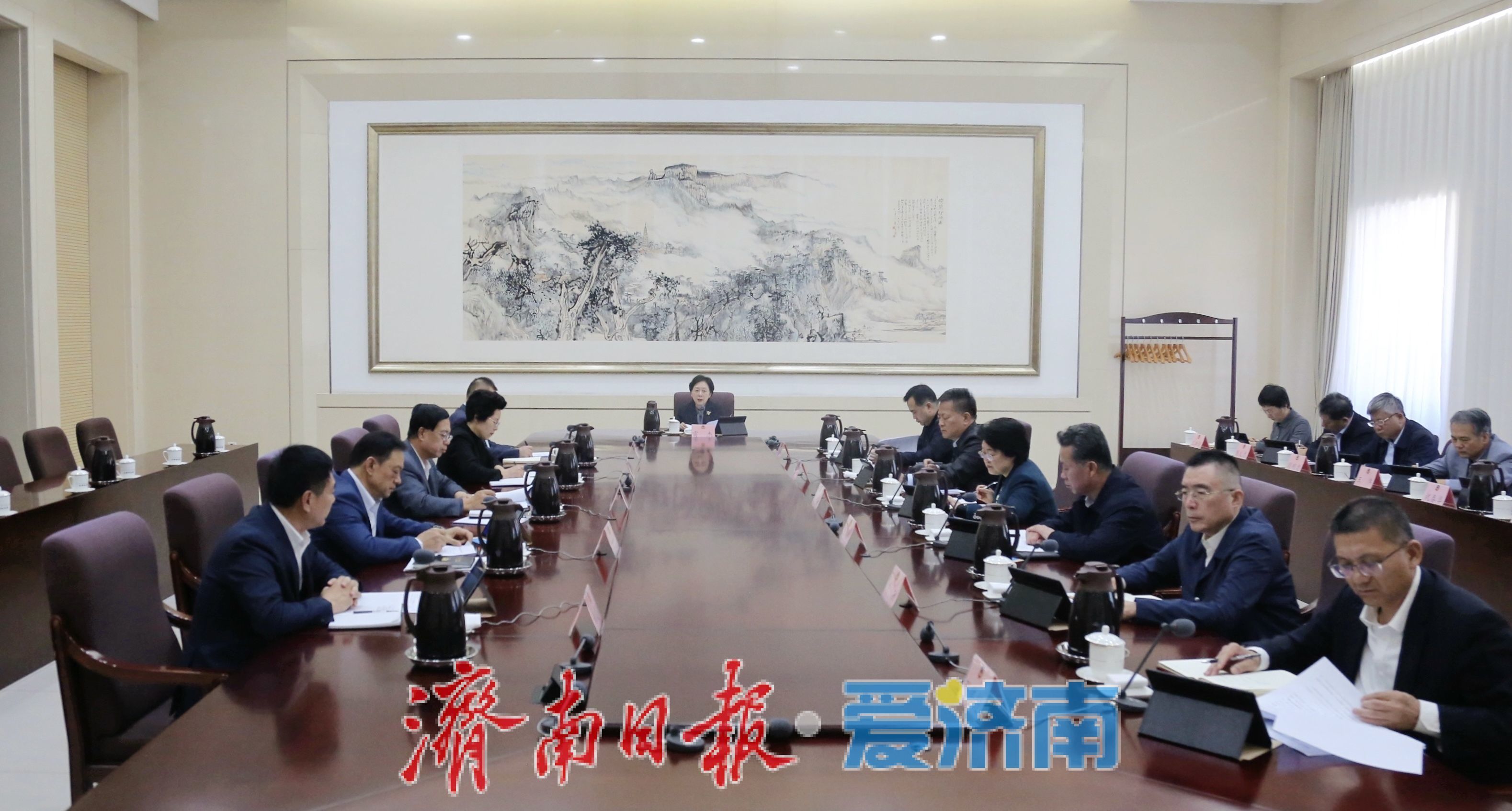 市政协党组理论学习中心组进行集体学习 雷杰主持