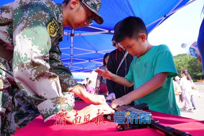 触摸 “大国重器” 弘扬抗战精神