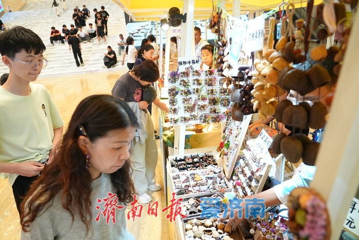 “潮”起来！非遗文创产品受青睐