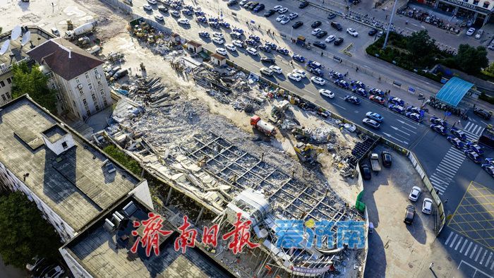 拆除收尾清理有序开展 济南站前旧楼圆满退场