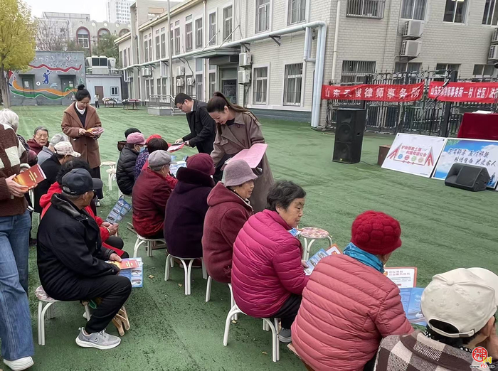 多维普法暖民心 市中区司法局陡沟司法所积极开展形式多样的宪法宣传周活动