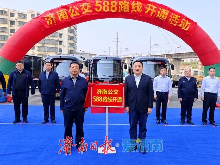 串联两条地铁线路，填补街巷公交空白 小巷公交588路精准服务老城居民出行