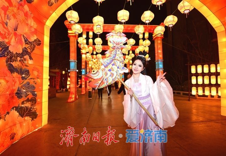 “泉”在济南过大年｜赏方特新春灯会 感受国风浪漫