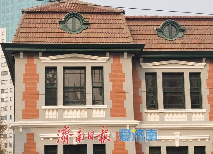 泉城年味气氛组已就位，是“蛇”候过年啦！