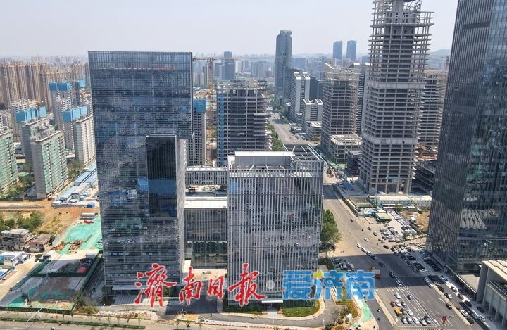 项目强省会｜明湖国际科技创新中心B7地块项目幕墙安装完成